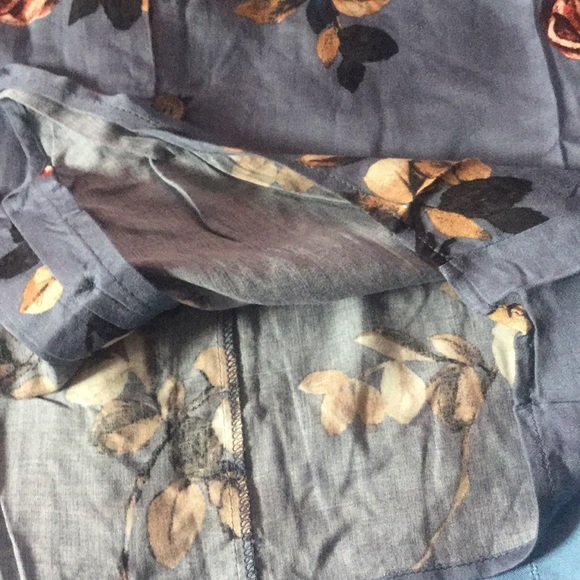 ❌DONATED❌Indigo Blue Floral Print Button Down Knotted Tie Top - Picture 6 of 9